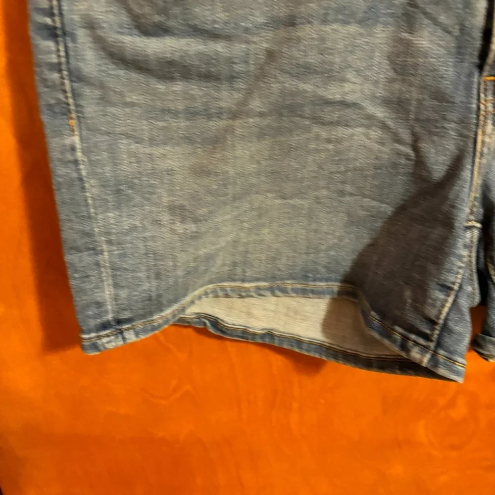 Levi’s Mid Length Denim Shorts 5 Pocket Medium‎ Blue